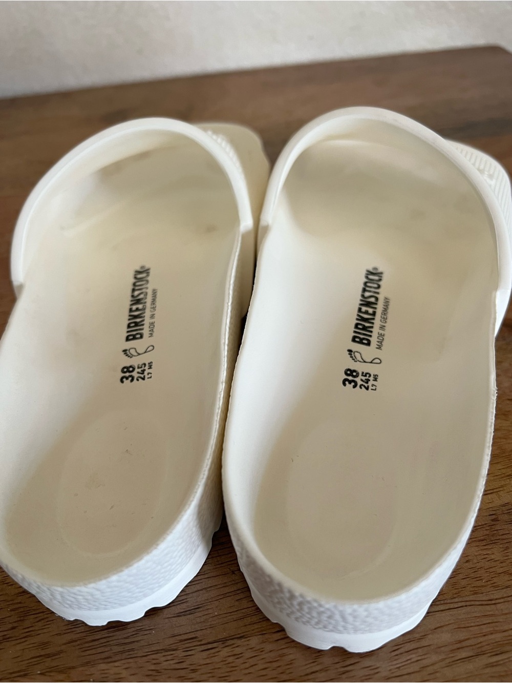 Birkenstock Barbados Essentials
EVA White Slip On Sandals Sz 38 L 7-7.5 M 5-5.5 - Picture 11 of 12